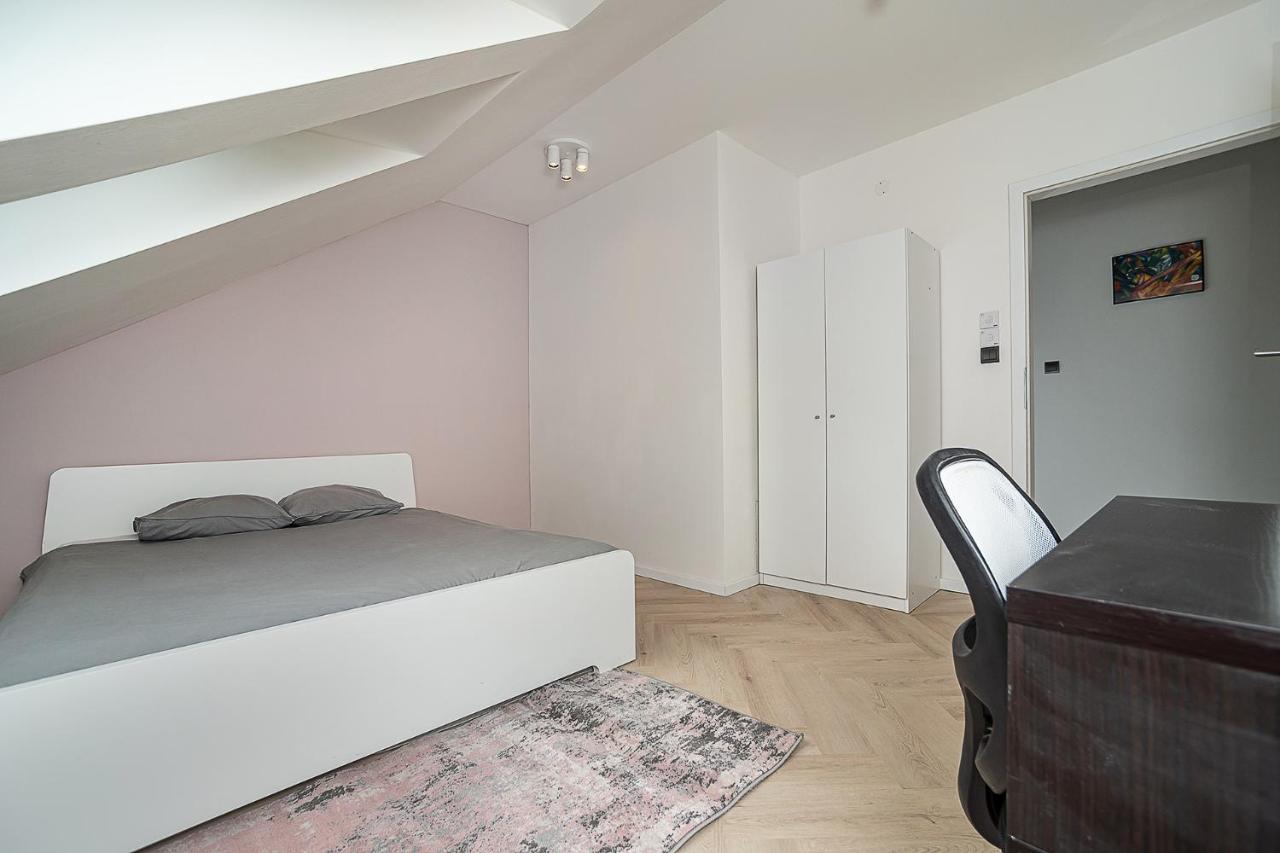 Big 4-bedroom flat, terrace with great Vítkov view Praga Exterior foto