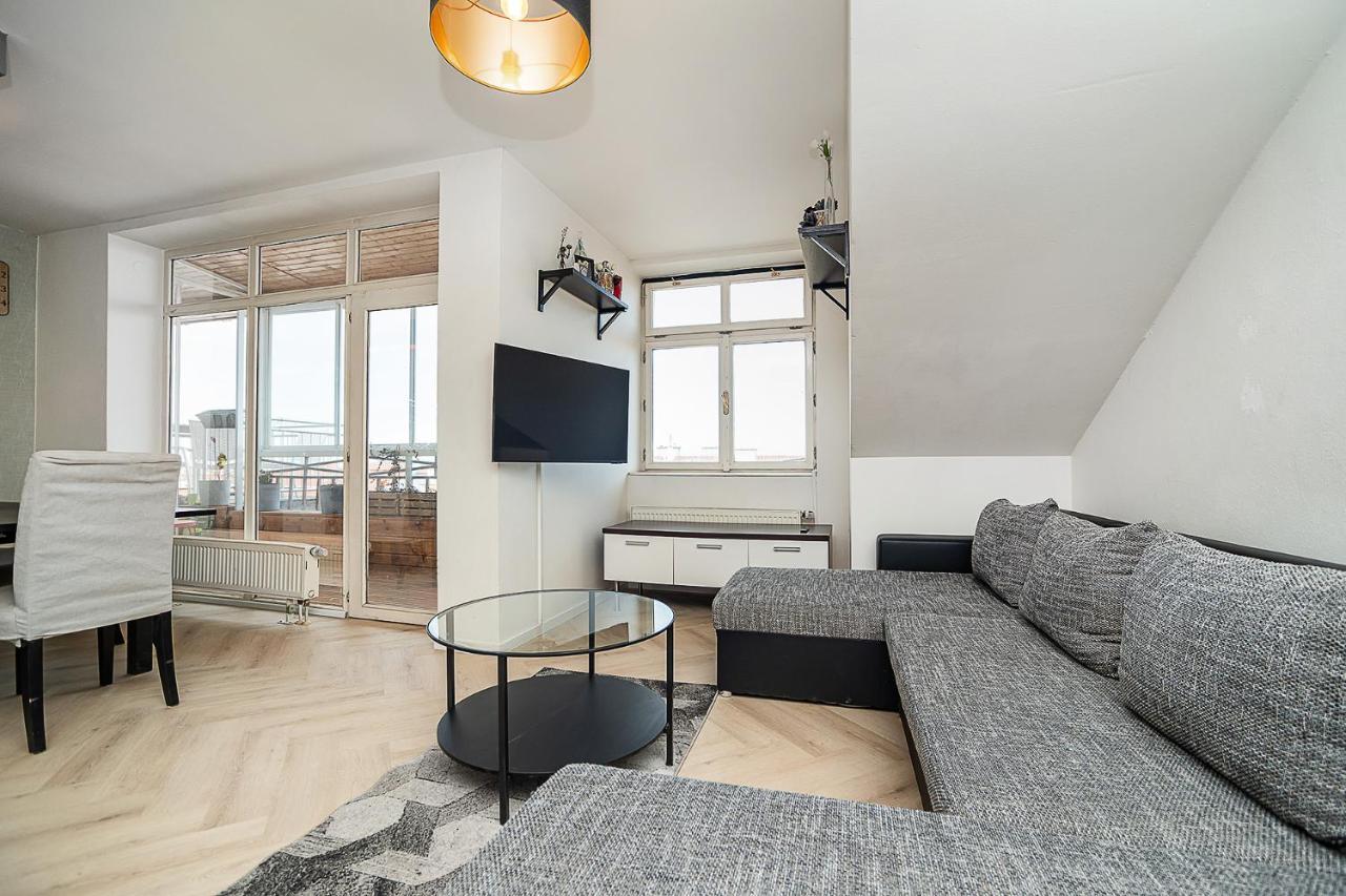 Big 4-bedroom flat, terrace with great Vítkov view Praga Exterior foto