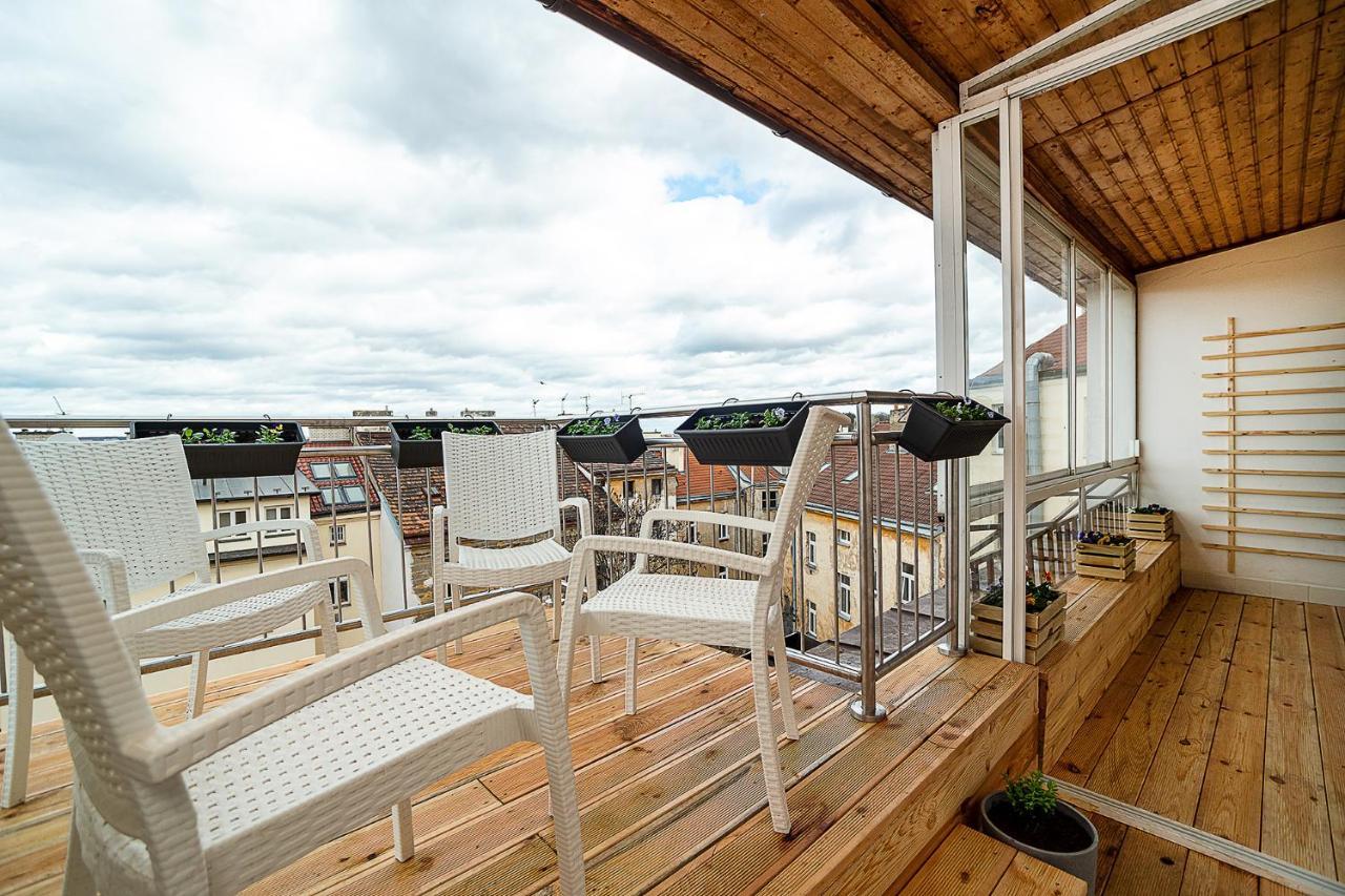 Big 4-bedroom flat, terrace with great Vítkov view Praga Exterior foto