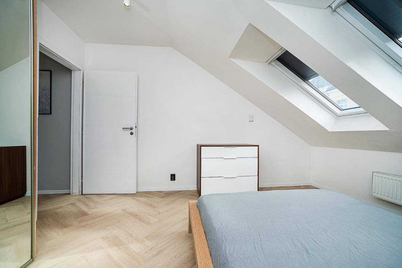 Big 4-bedroom flat, terrace with great Vítkov view Praga Exterior foto
