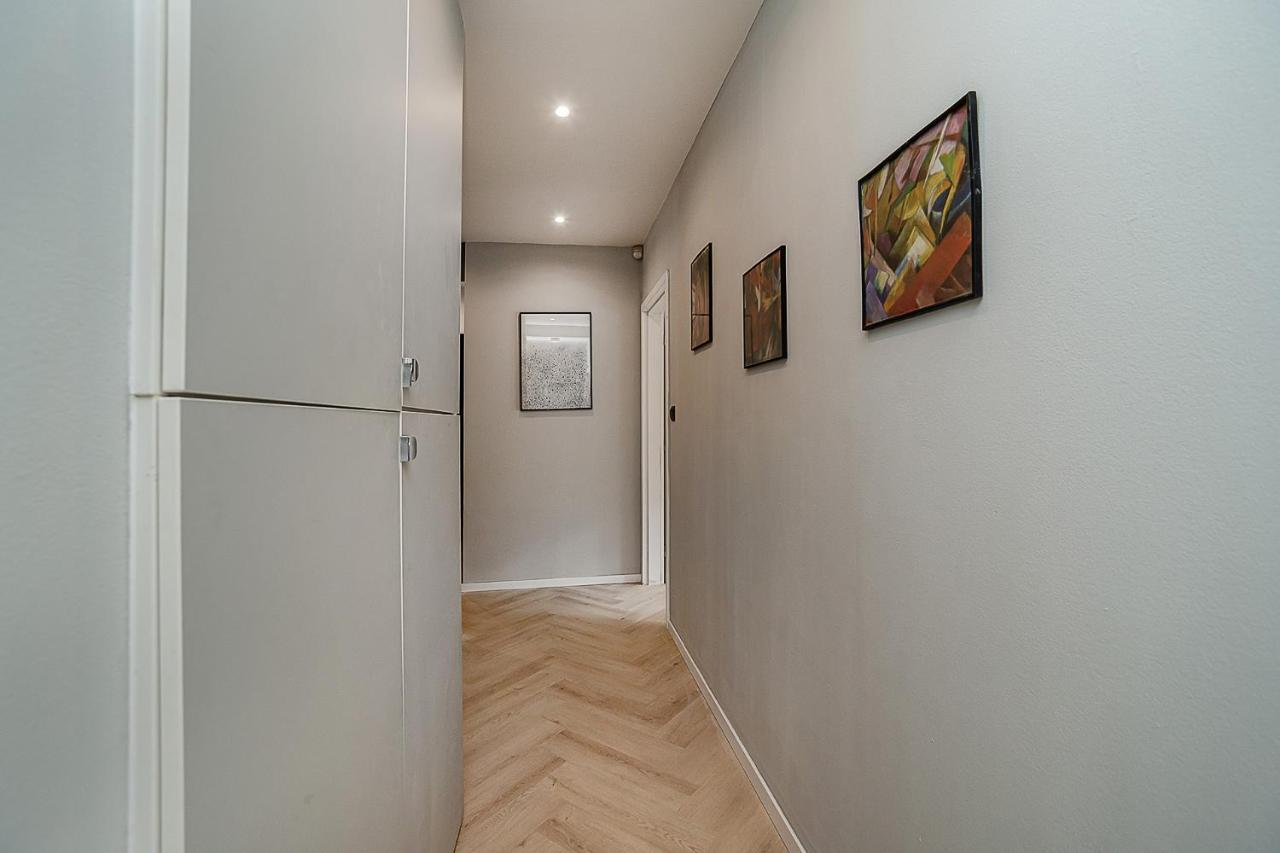 Big 4-bedroom flat, terrace with great Vítkov view Praga Exterior foto