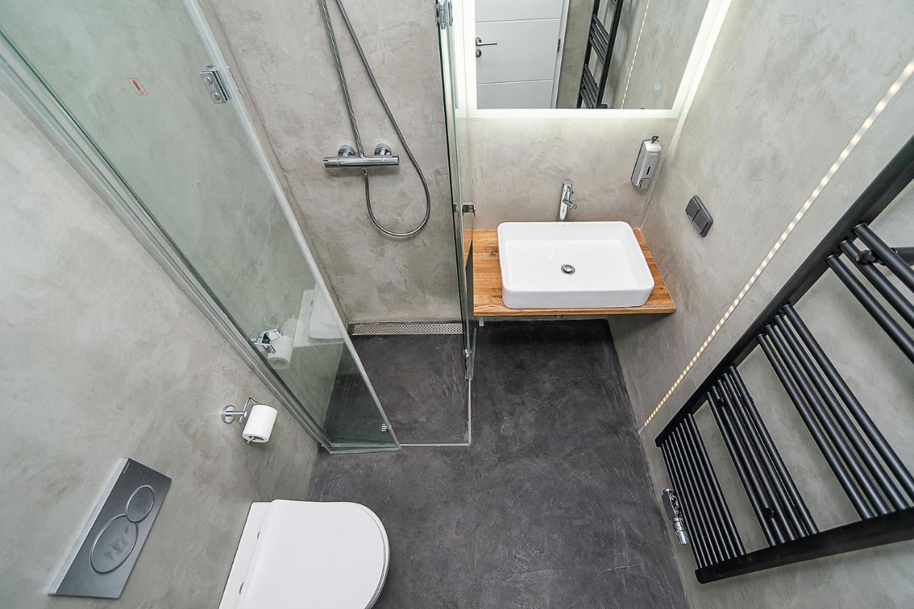 Big 4-bedroom flat, terrace with great Vítkov view Praga Exterior foto